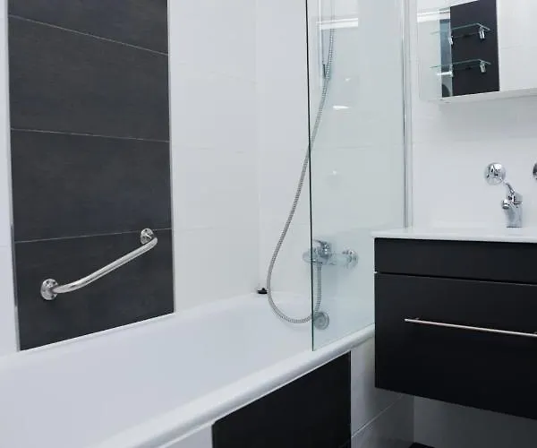 Fresh - 20th Floor - Netflix - Center Lägenhet